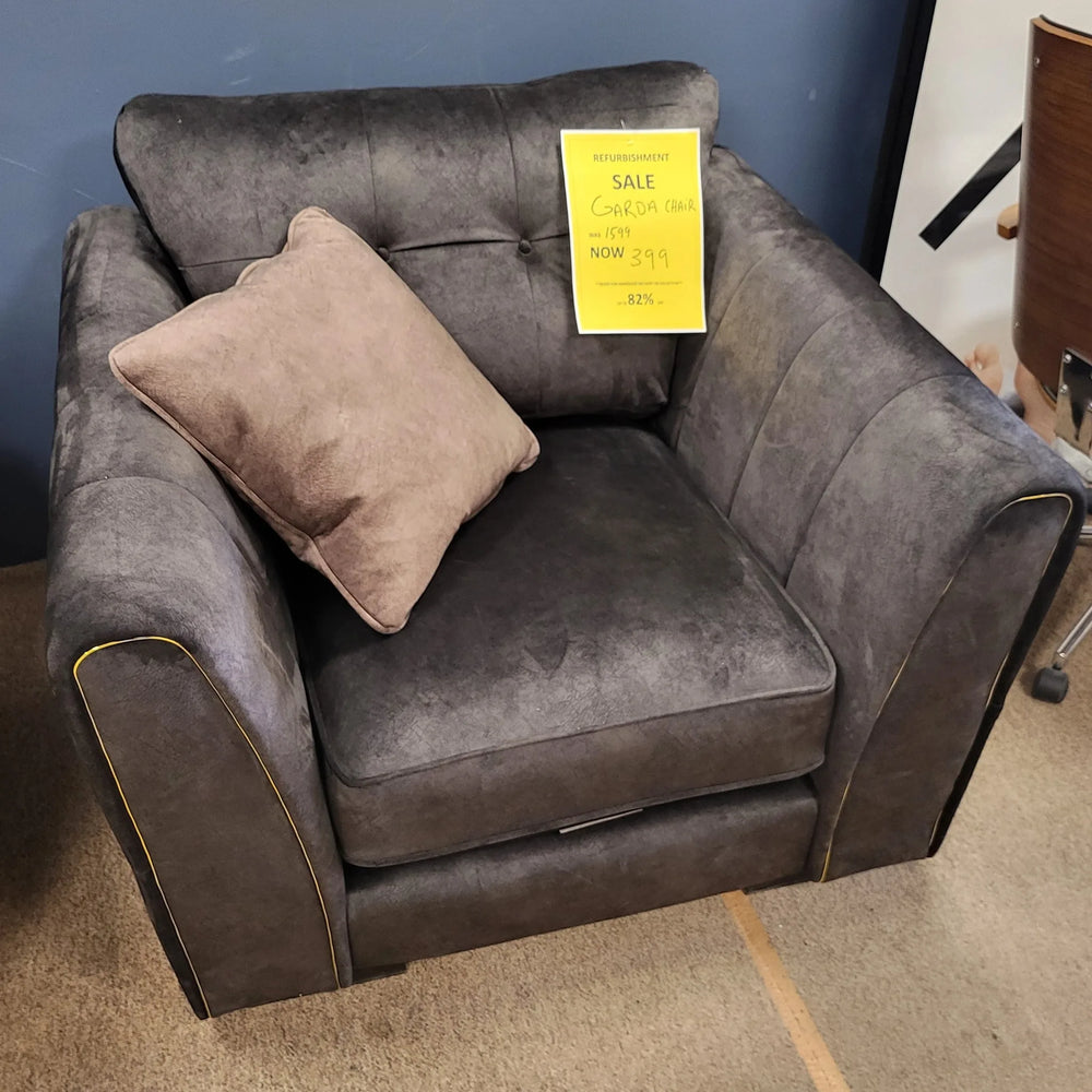 Garda Arm Chair