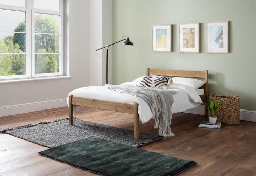 Lympstone 4ft6 Double Oak Bed Frame